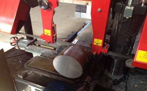 南区街道卧式带锯床加工时出现明显振荡如何排查？