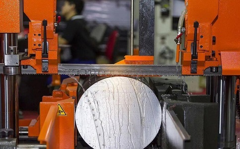 南区街道立式金属带锯床切削出现跑带故障解决方法！